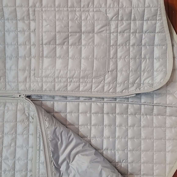 Athleta Grandview PrimaLoft Shell Jacket Coat - Small  Coast Gray - Picture 7 of 12